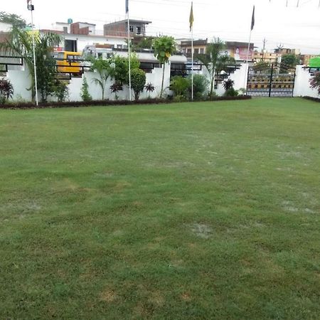 Kushinagar Hotel The Ideal المظهر الخارجي الصورة