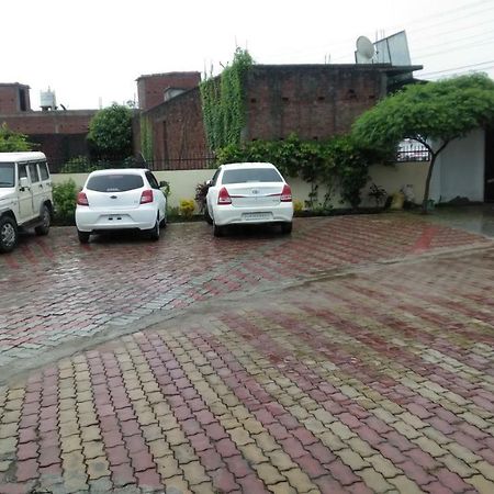 Kushinagar Hotel The Ideal المظهر الخارجي الصورة