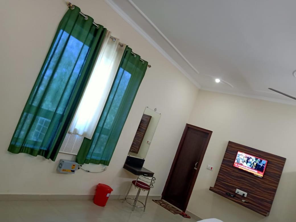 Kushinagar Hotel The Ideal المظهر الخارجي الصورة